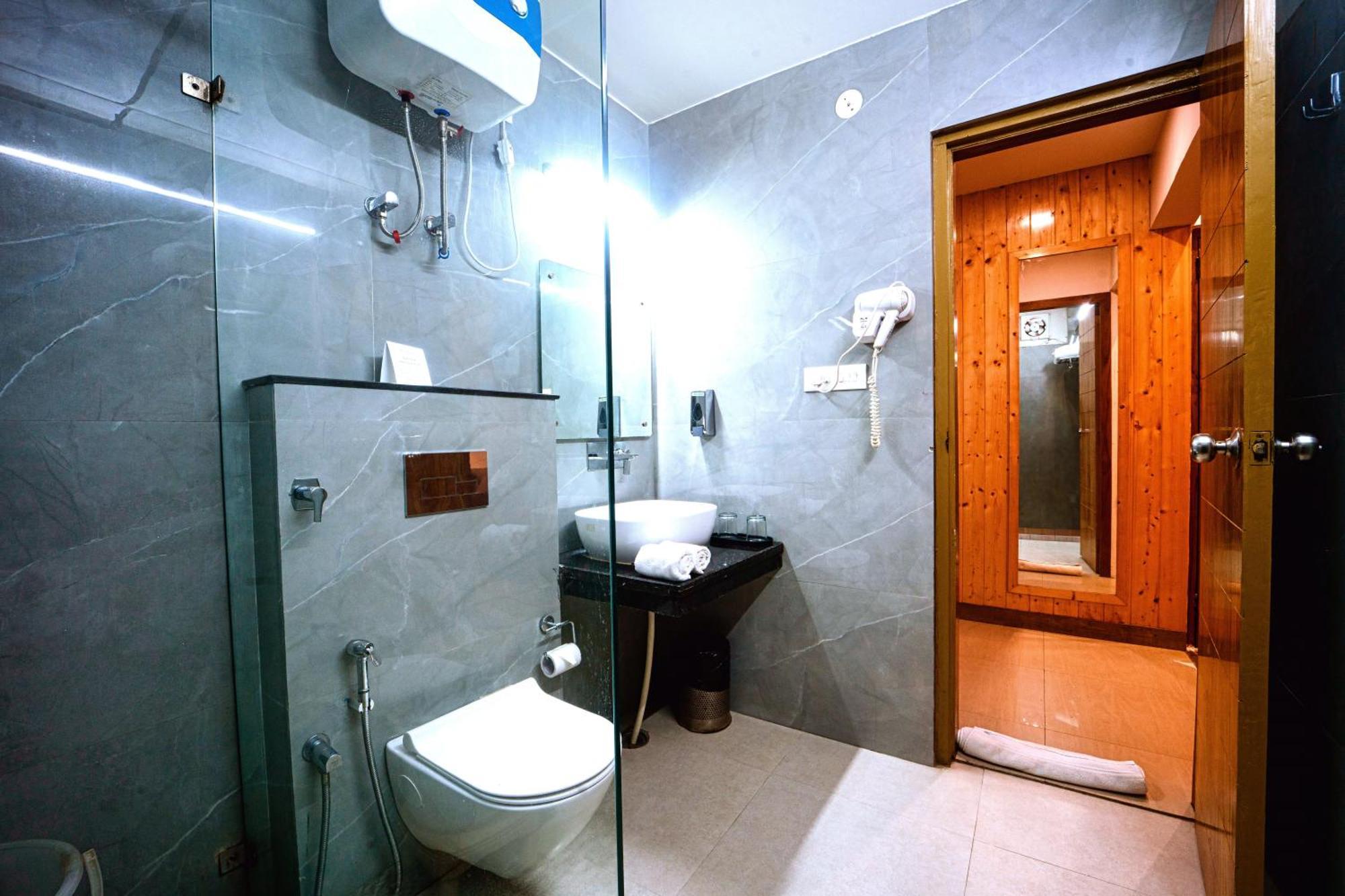Hotel Grand Legacy Beacon, Dehradun Exterior foto